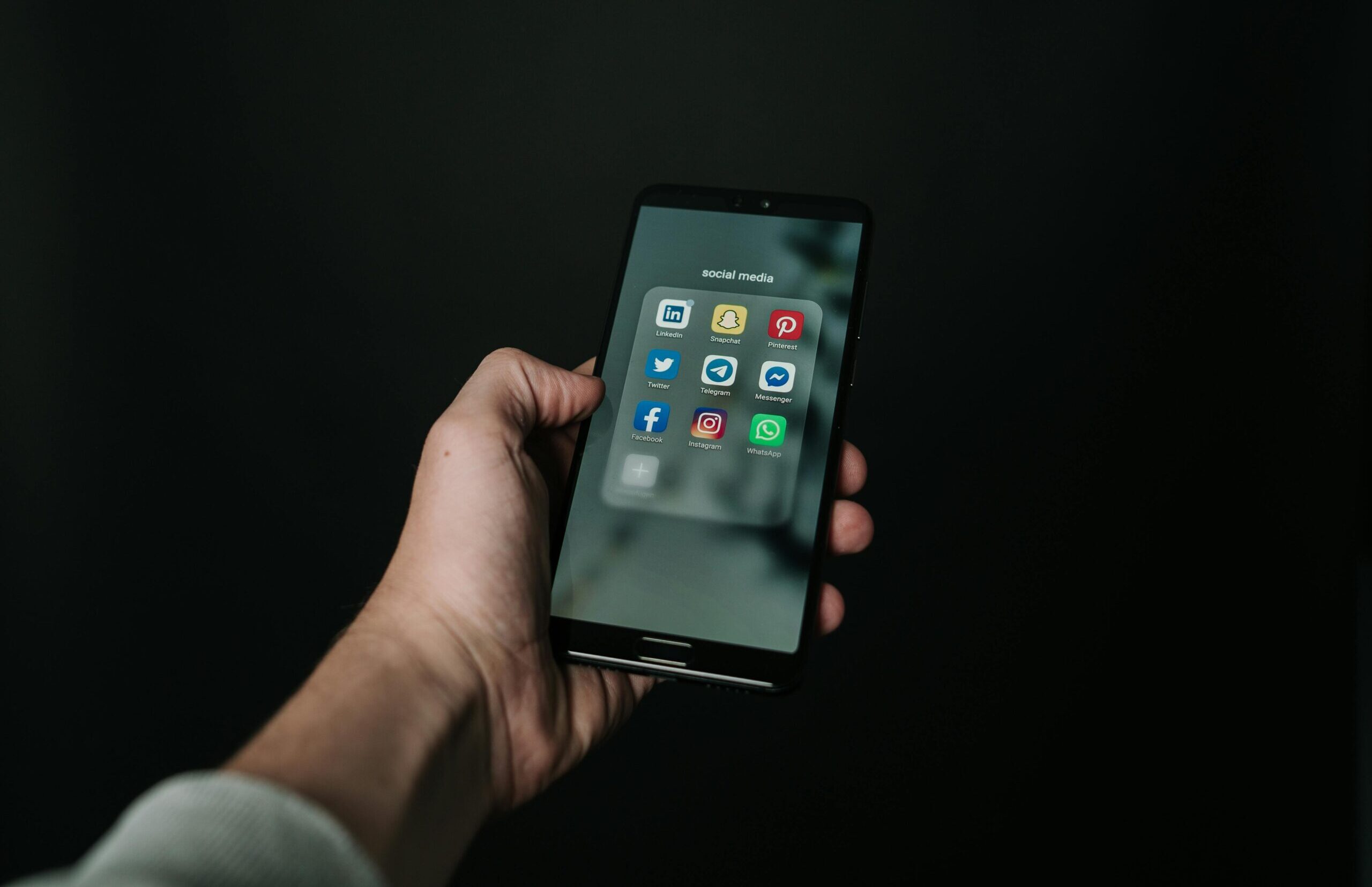 “Icons of Facebook, Instagram, LinkedIn, Twitter”